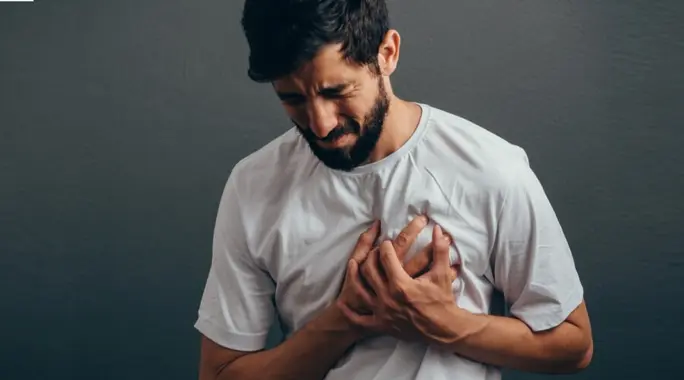 أعراض الذبحة الصدرية الكاذبة: دليلك الشامل للتمييز والعلاج