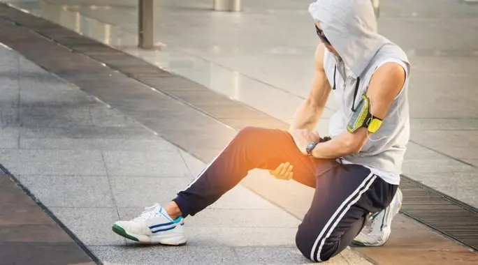اكتشف أسباب الشد العضلي في الفخذ وعوامل الخطر: دليلك الشامل للوقاية والعلاج