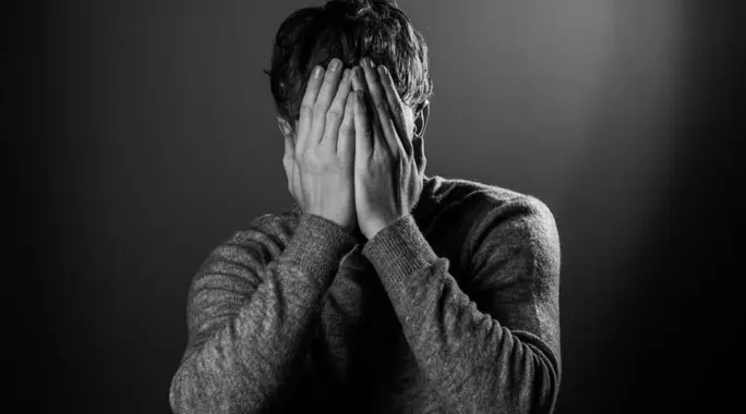 أعراض الاكتئاب بالتفصيل عند جميع الفئات العمرية: دليلك الشامل للتعرف عليها وطلب المساعدة