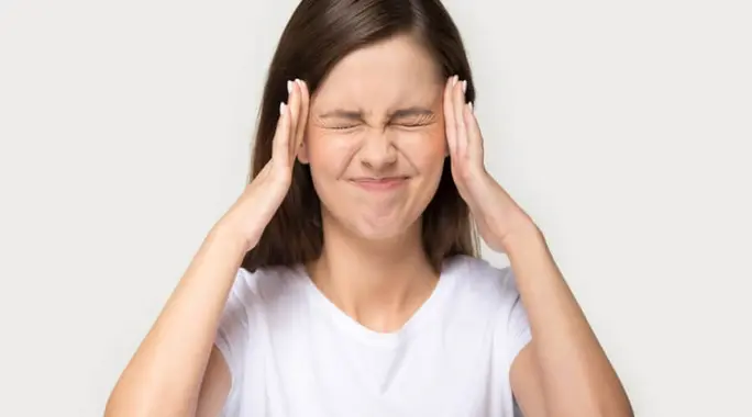 الصداع النابض: أسبابه، أعراضه، وطرق علاجه الفعالة