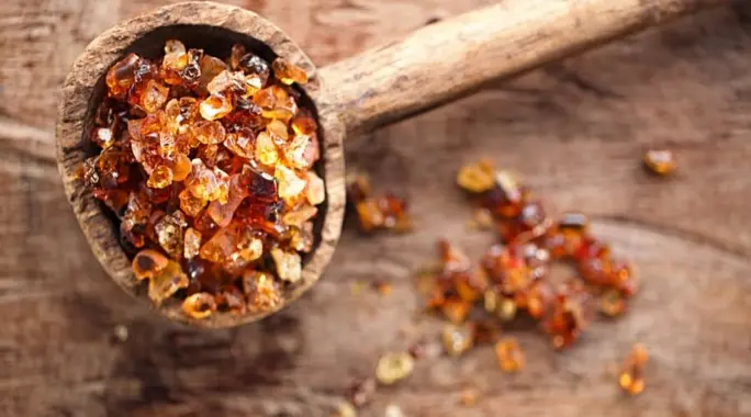 اكتشف فوائد الصمغ العربي المذهلة للرجال: دليل شامل لصحة أفضل
