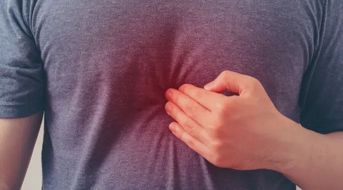 حرقة الفؤاد: دليلك الشامل لفهم أسبابها، أعراضها، وطرق علاج الحموضة المزعجة