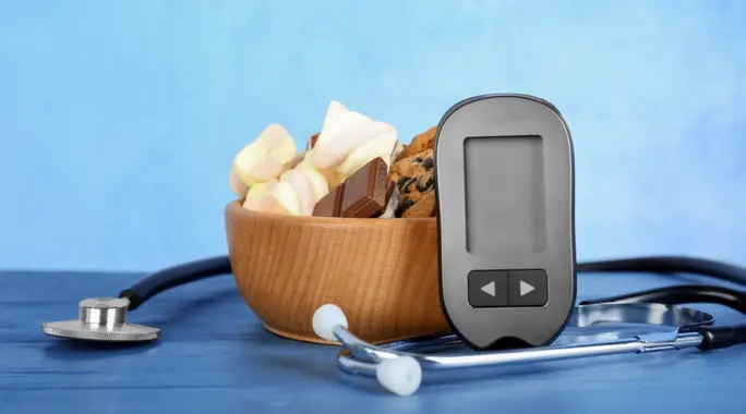 هل الدهون ترفع السكر؟ الحقيقة التي يجب أن تعرفها لتنظيم مستويات السكر في الدم