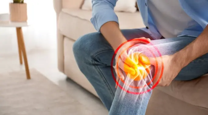 دليل شامل لـ علاج آلام الركبة المفاجئ: الأسباب، العلاج، والنصائح الفعالة