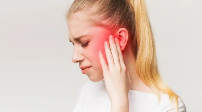 هل التهاب العصب الخامس خطير؟ دليل شامل للأعراض والعلاج والتعايش