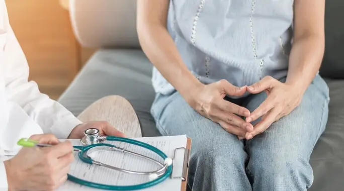 هل بطانة الرحم المهاجرة تسبب السرطان حقًا؟ دليل شامل للعلاقة والمخاطر