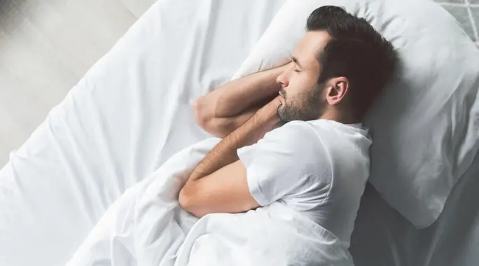 تشنج الجسم عند النوم: الأسباب، الأعراض، والحلول الفعالة