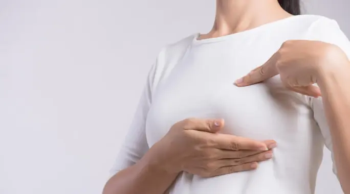 الفرق بين الكيس الدهني والورم في الثدي: دليلك الشامل للفهم والتمييز