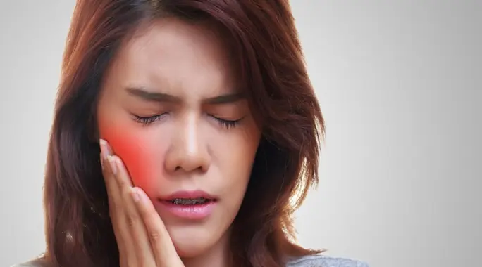 لا تتجاهل! ألم عظمة الوجه تحت العين: أسباب غير متوقعة وطرق علاج مضمونة