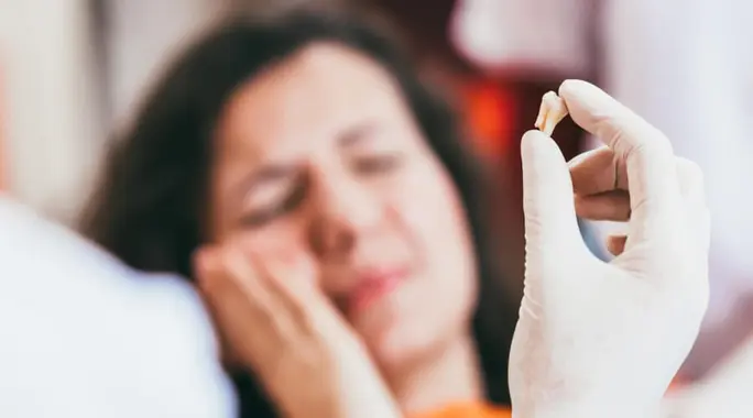 بلع الدم بعد خلع الضرس: هل هو طبيعي؟ وماذا تفعل لتجنب المضاعفات؟