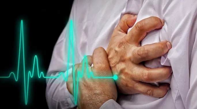 أعراض الجلطة القلبية قبل حدوثها: علامات تحذيرية لا تتجاهلها!