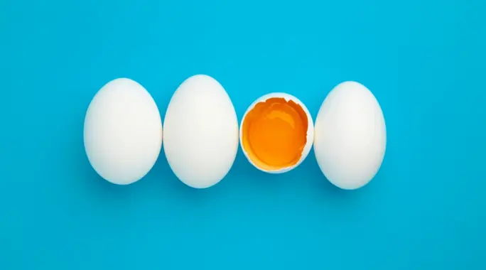 هل البيض مضر لمرضى النقرس؟ الحقيقة الكاملة وتأثيره على مفاصلك