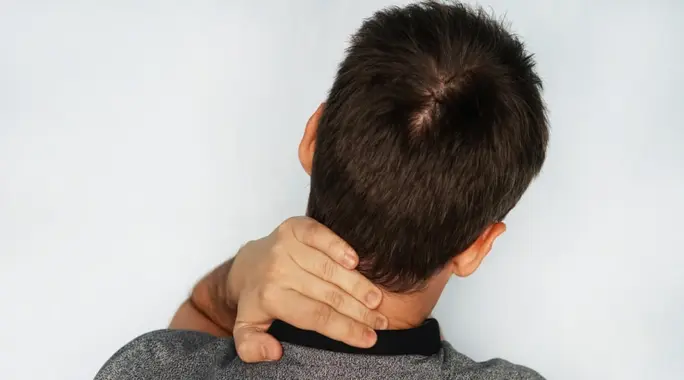 السيطرة على التوتر العضلي العنقي: دليل شامل للأعراض والعلاج