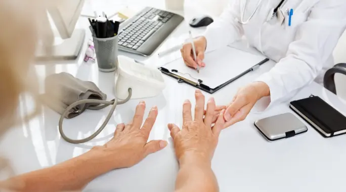 اكتشفها مبكرًا: دليلك الشامل لأعراض الروماتويد المبكرة