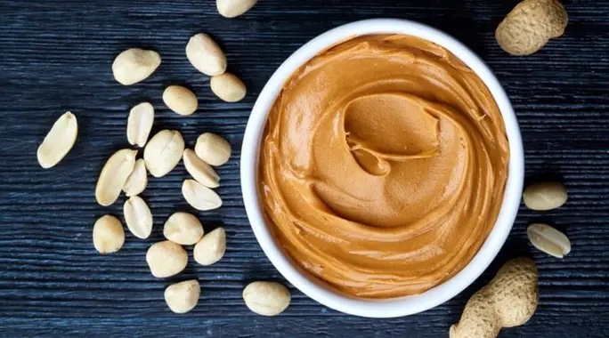 هل الفستق يرفع الضغط حقًا؟ دليلك الشامل لفوائده ومخاطره