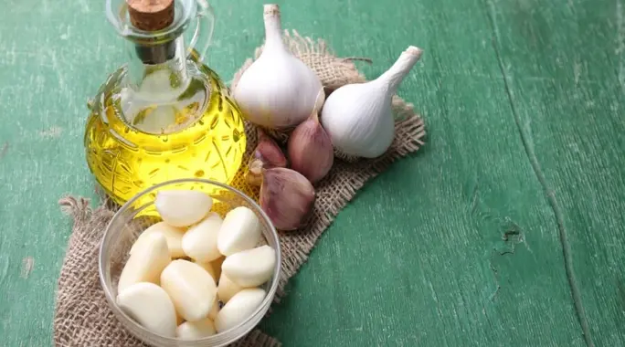 Garlic and Olive Oil for Alopecia: Separating Fact from Fiction