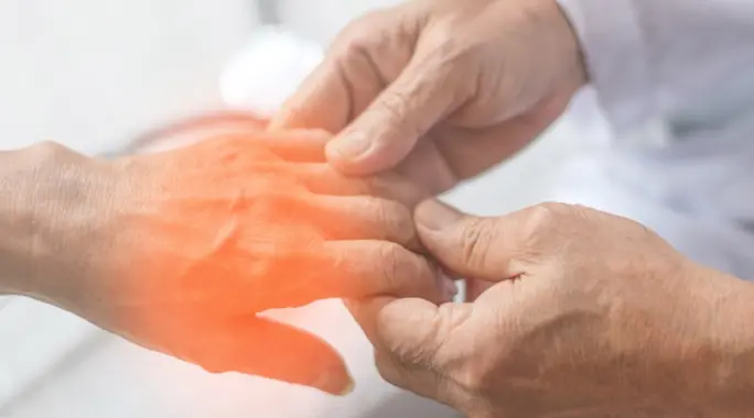 اكتشف أعراض التهاب الأعصاب الطرفية: علامات تنذرك بالخطر وطرق التشخيص