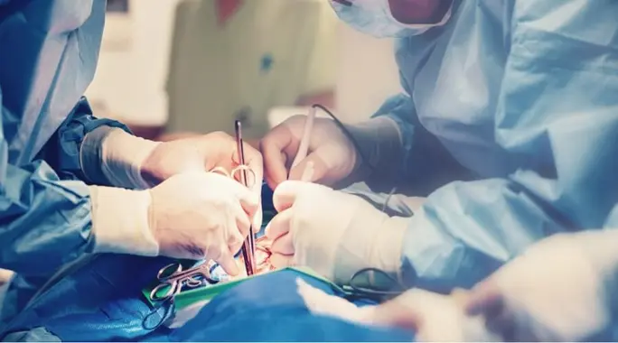 هل عملية القلب المفتوح تسبب الوفاة؟ دليل شامل للمخاطر، فرص النجاة، والعلاجات الحديثة