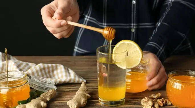 تعزيز الرغبة والأداء: كل ما تحتاج معرفته عن فوائد عسل الطلح البري للجنس