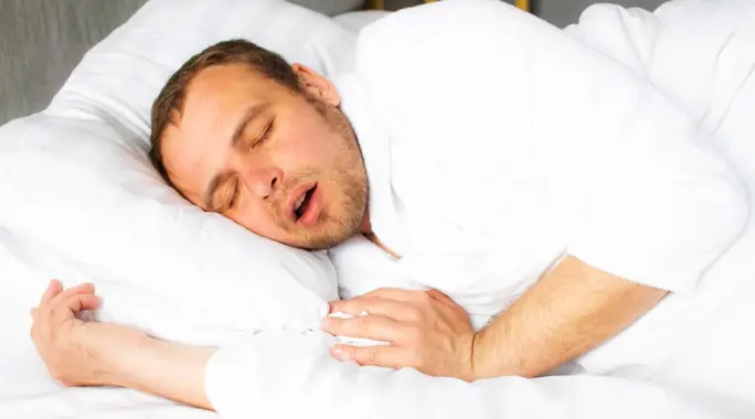 انسداد الأنف أثناء النوم بسبب الزكام؟ طرق فعّالة للتخفيف والراحة