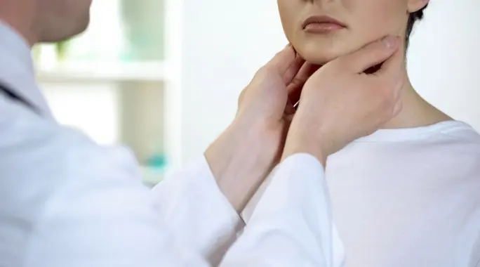 التهاب الحلق العقدي: دليلك الشامل للأعراض، الأسباب، والعلاج الفعال