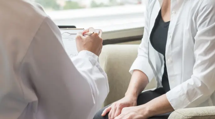 أسباب نزول إفرازات خضراء من الثدي: دليلك الشامل للفهم والعلاج