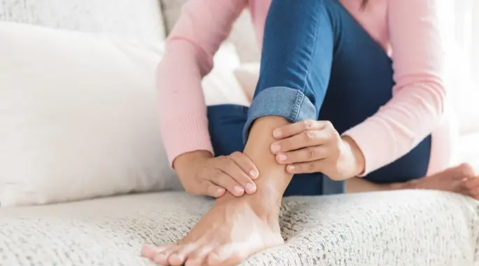 أسباب ثقل اليدين والرجلين: دليلك الشامل لراحة أطرافك