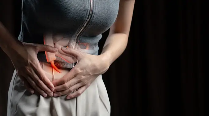 دليل شامل: أعراض وتشخيص وعلاج التهاب الزائدة الدودية البسيط