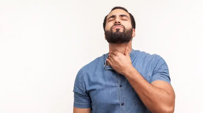 أعراض التهاب المريء: دليلك الشامل للتعرف عليها ومتى تستدعي زيارة الطبيب