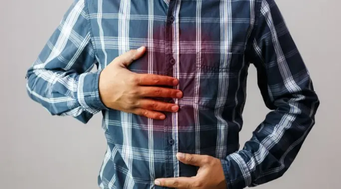 وداعًا لحرقة المعدة: دليلك المتكامل لـ علاج الحموضة عند الرجال طبيًا ومنزليًا