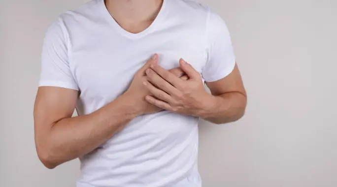 نغزات الصدر جهة اليسار: دليل شامل للأسباب، الأعراض، والتعامل معها