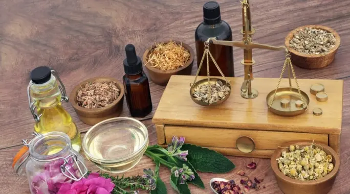 أعشاب تخسيس الكرش للنساء: اكتشفي حلولاً طبيعية لبطن مسطح!