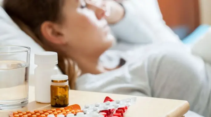 هل الكورتيزون يسبب النعاس حقًا؟ دليل شامل لآثاره على النوم والطاقة