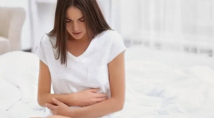 ألم المبايض أثناء العلاقة الزوجية: دليل شامل للأسباب، الأعراض، والعلاج