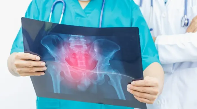 دليلك الشامل: تحليل سرطان العظام، الأعراض وطرق التشخيص الدقيقة