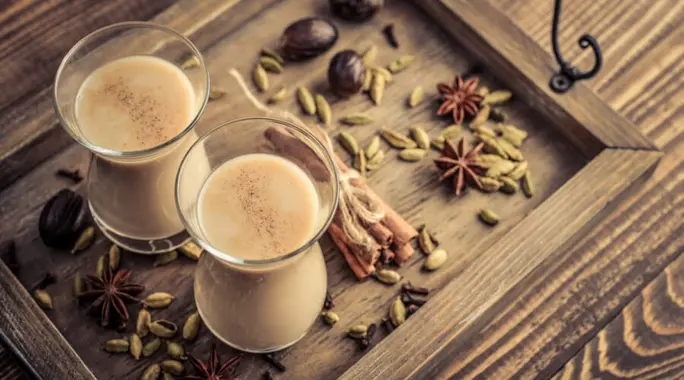 القرنفل مع الحليب والعسل: كنز طبيعي بفوائد مذهلة ومحاذير ضرورية