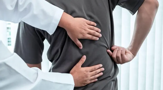 علاج لفحة الظهر: دليلك الشامل للتخفيف من آلام العضلات والوقاية منها