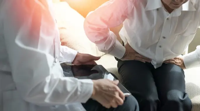 التواء الأمعاء عند الكبار: الأسباب، عوامل الخطر، وطرق العلاج الفعالة