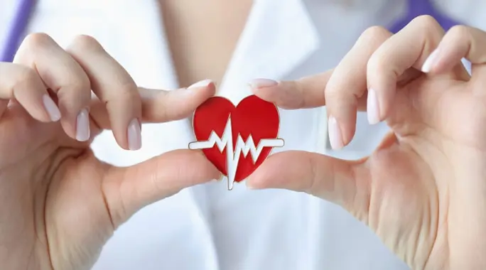 ثقب القلب عند الكبار: فهم شامل للأعراض، الأسباب، وخيارات العلاج
