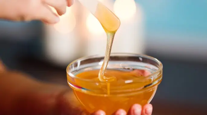 علاج تراجع اللثة بالعسل: هل هو الحل الطبيعي الذي تبحث عنه؟