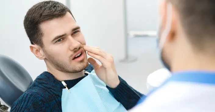 علاج السنخ الجاف: دليلك الفعّال لتخفيف الألم بعد خلع الضرس