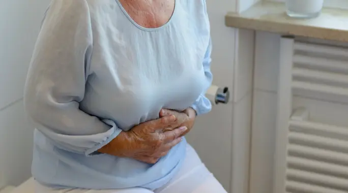 علاج الإمساك عند كبار السن: دليل شامل للراحة والوقاية