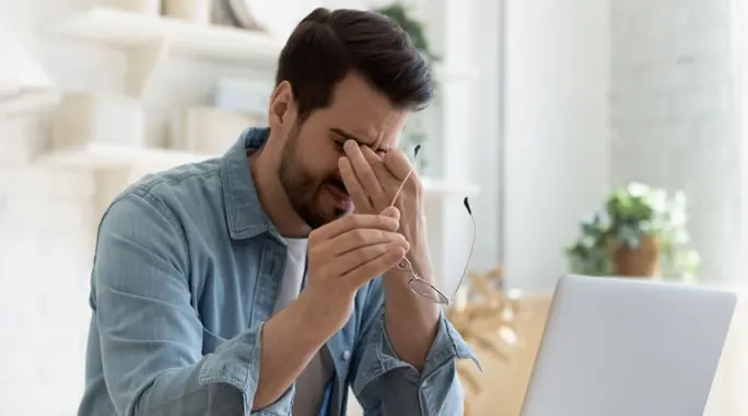 جفاف العين: دليلك الشامل لأعراضه الشائعة والطارئة وكيف تتعامل معها