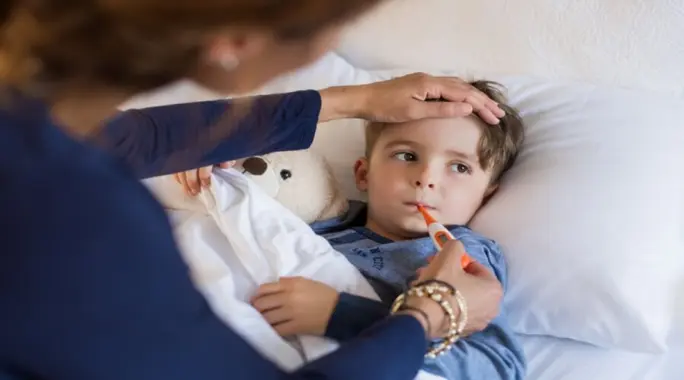 حمى الأطفال الغامضة: دليل شامل لـ ارتفاع الحرارة بدون سبب عند الأطفال