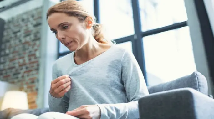 هل تقل رغبة المرأة بعد سن اليأس؟ كل ما تحتاجين معرفته لتعزيزها