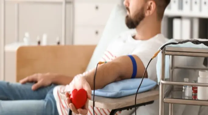 هل المدخن يتبرع بالدم؟ دليلك الشامل لضمان الأهلية والسلامة