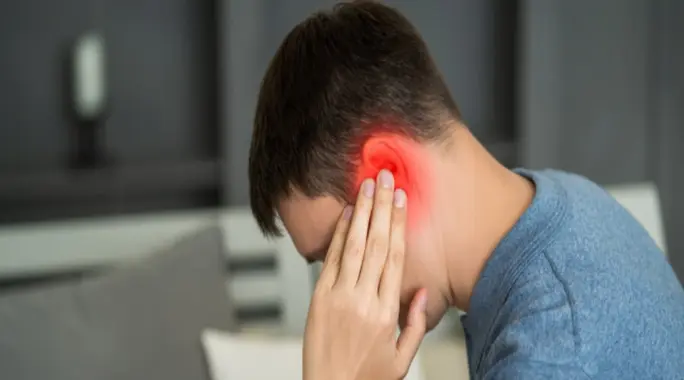 هل التهاب الأذن الوسطى يؤثر على الدماغ؟ الحقيقة ومضاعفاته الخطيرة