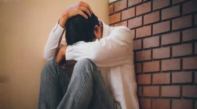 أعراض اختلال الآنية الجسدية: دليل شامل لفهم الانفصال عن الذات والواقع