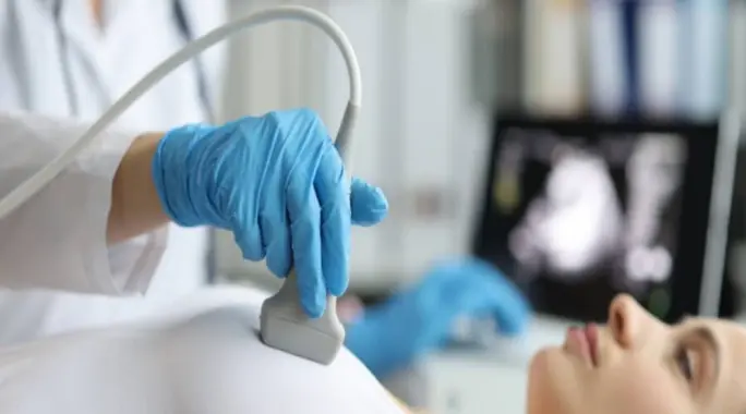 تكلس الثدي: هل يسبب أعراضًا؟ دليلك الشامل للفهم والكشف المبكر