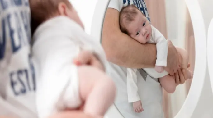 فهم مغص الرضيع: حركات وعلامات واضحة تدل على شعوره بالألم وكيفية التخفيف منه